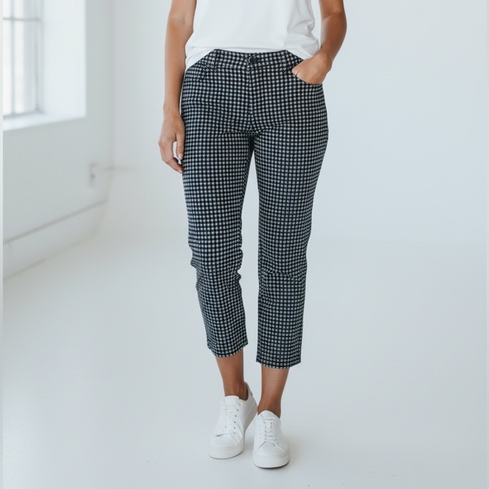 Gloria Vanderbilt Navy Blue and White Cropped Pants